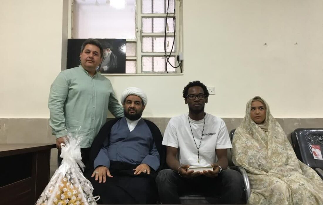 یک جوان نیجریه در بندر ماهشهر به دین مبین اسلام مشرف شد